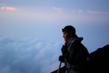 富士山須走口　間もなくご来光